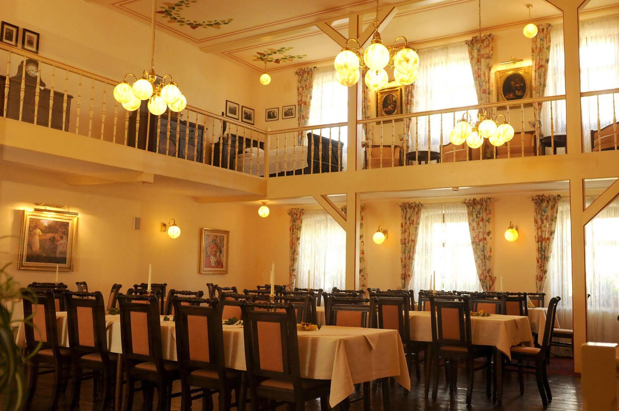 Gasthaus Weingut Stahl Обервезель Экстерьер фото